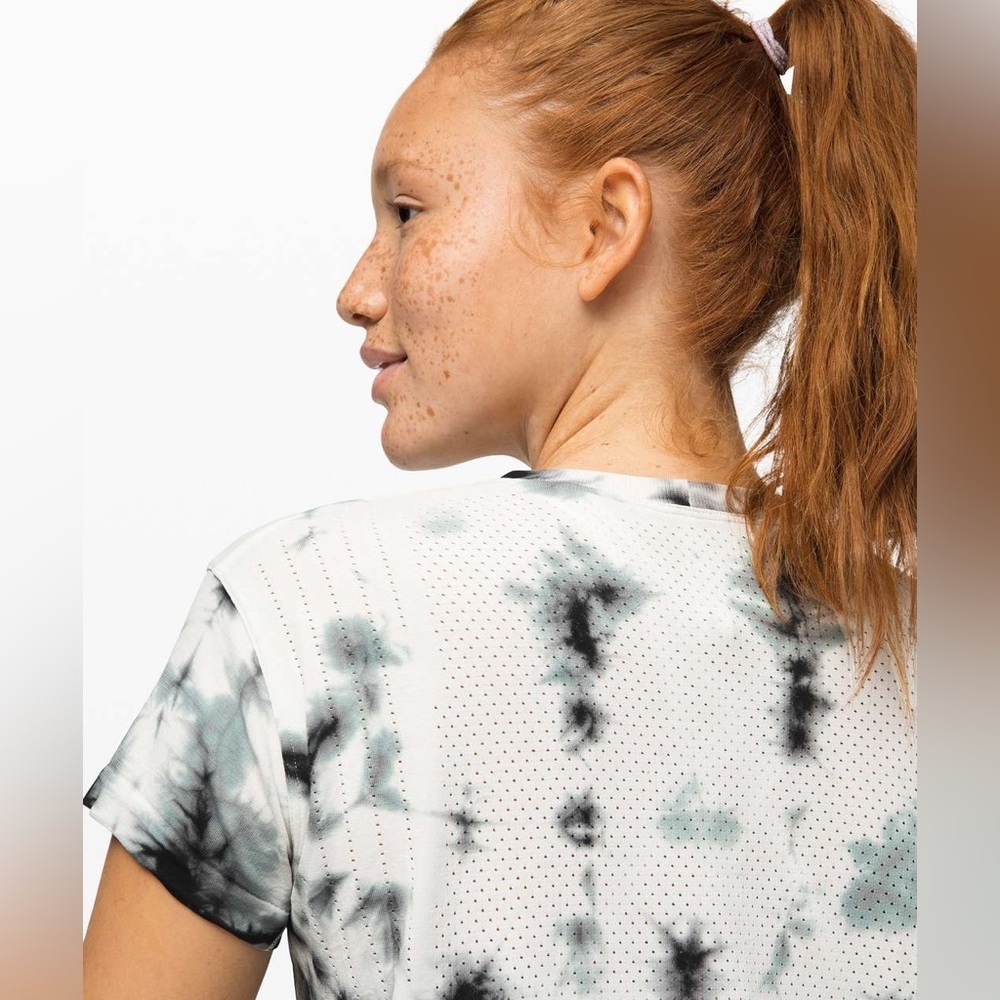 Lululemon Cropped Train To Be Tie Dye Short Sleeve Gum Working Running Top - Picture 4 of 7